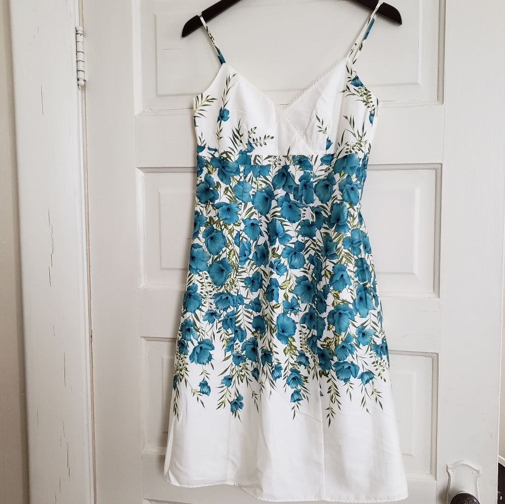 Beautiful Ann Taylor Empire-Waist Dress, 4P - Picture 1 of 9